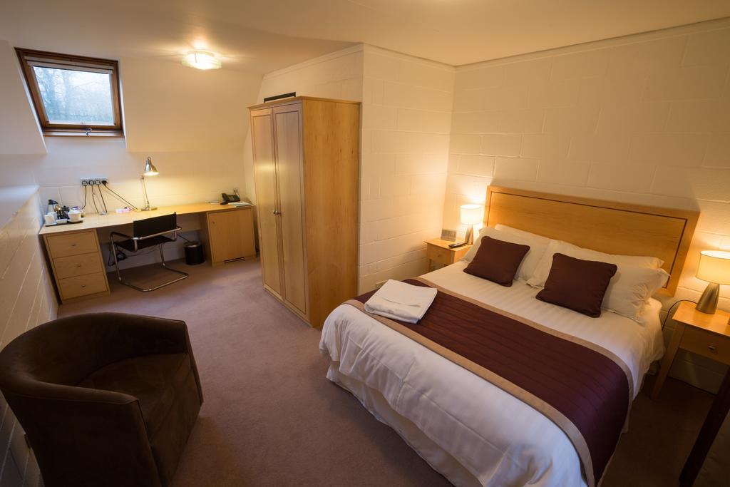 Egrove Park, Of 3*